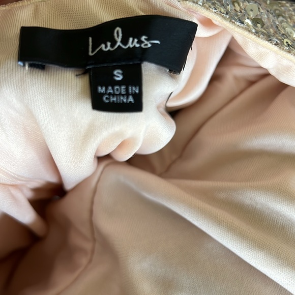 NEW LULUS silver sequin Mini open back high neck dress sz S - Picture 3 of 3